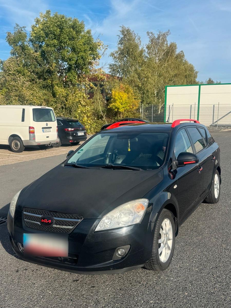 Kia cee'd 2009 — салон