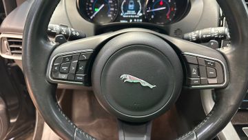 Jaguar F-Pace - 12