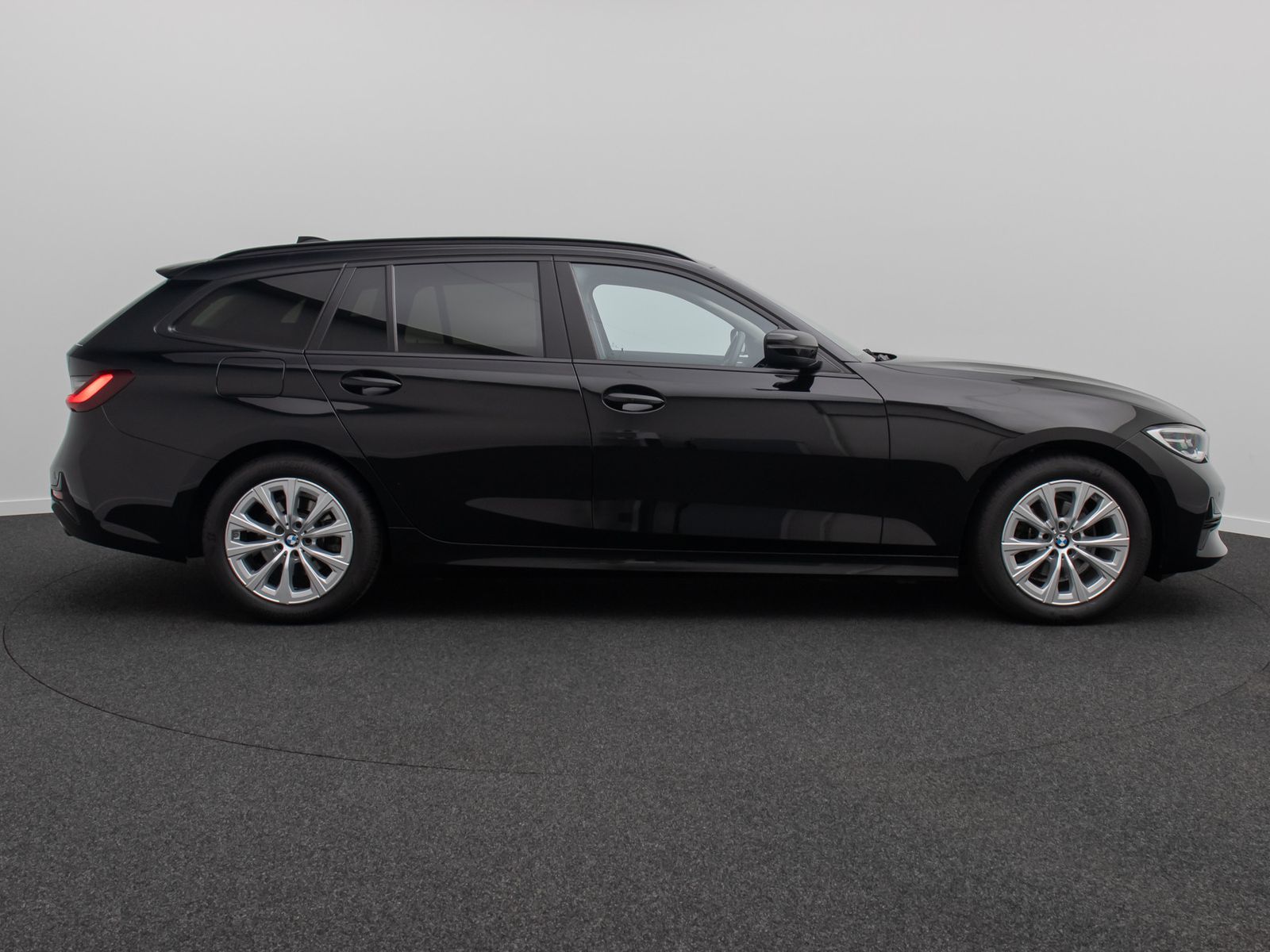 Fahrzeugabbildung BMW 318d DAB CockPitPro Fernlichtassist PDC Sport