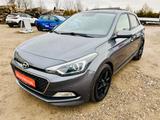 Hyundai i20 1.2 Active AAC SCHIEBEDACH GZJR NAVI KAMERA - gebrauchte Hyundai i20 aus dem Jahr 2017