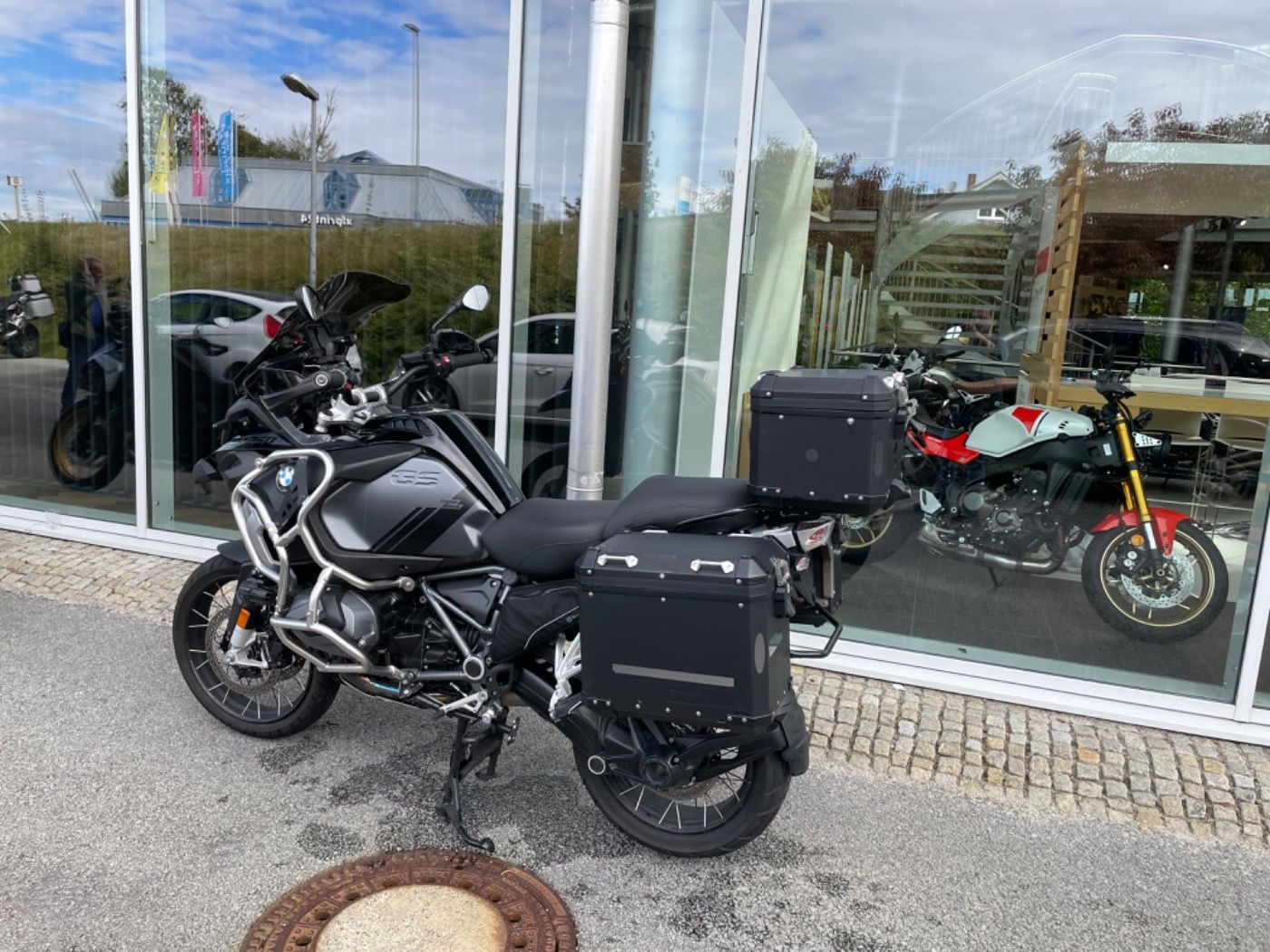 Fahrzeugabbildung BMW R 1250 GS ADVENTURE Sondermodell Triple Black vi