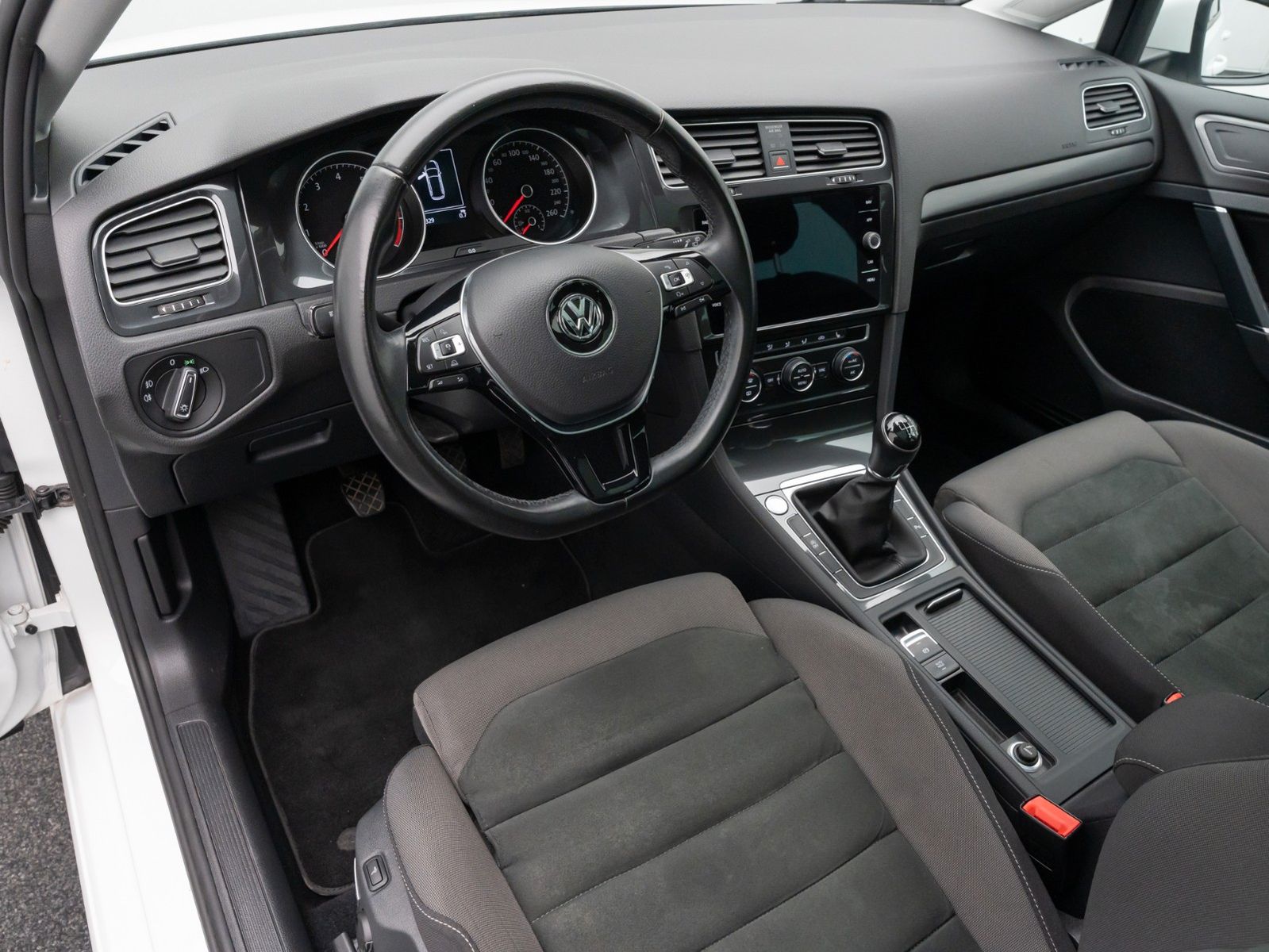 Fahrzeugabbildung Volkswagen Golf VII Variant Touch Navi Sound Sonderlack  LM