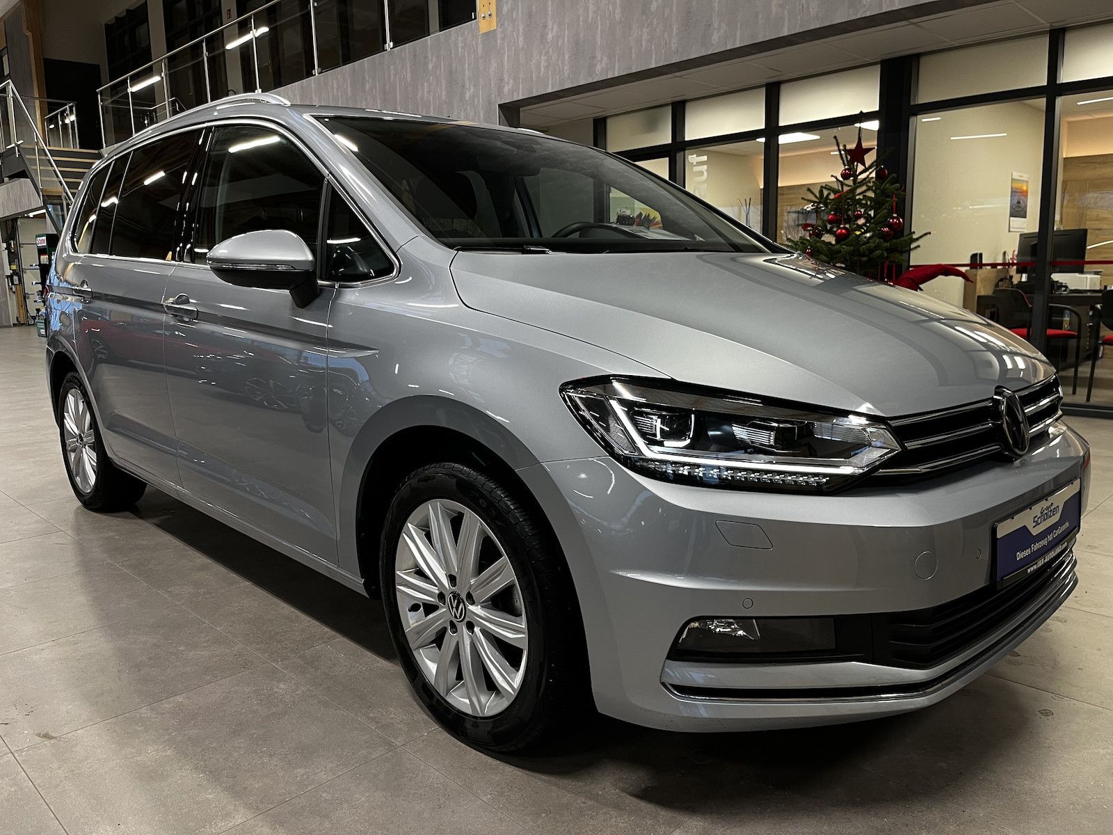 Volkswagen Touran Highline 1.5 TSI DSG Nav LED ACC Side Kam imagem 3