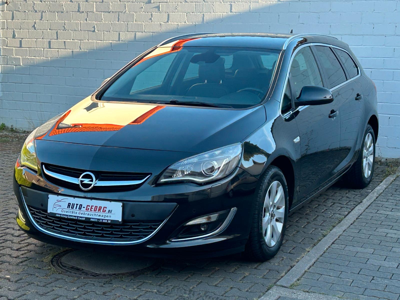 Opel Astra 2014 — rear view