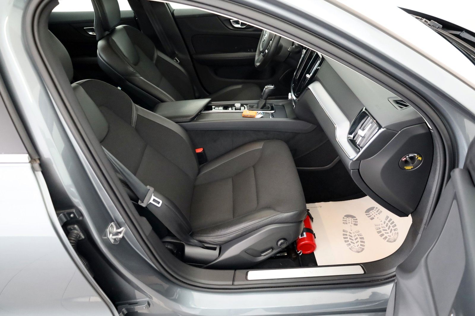Fahrzeugabbildung Volvo V60 Momentum Pro Navi,LED,Kamera,SH,Tleder,AHK e
