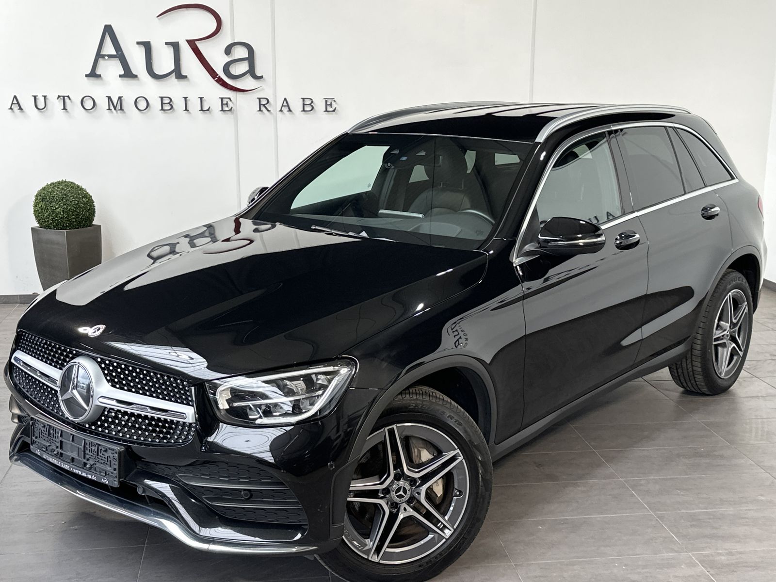 Fahrzeugabbildung Mercedes-Benz GLC 300e 4MATIC AMG Line NAV+HUD+LED+ACC+19ZO+PP