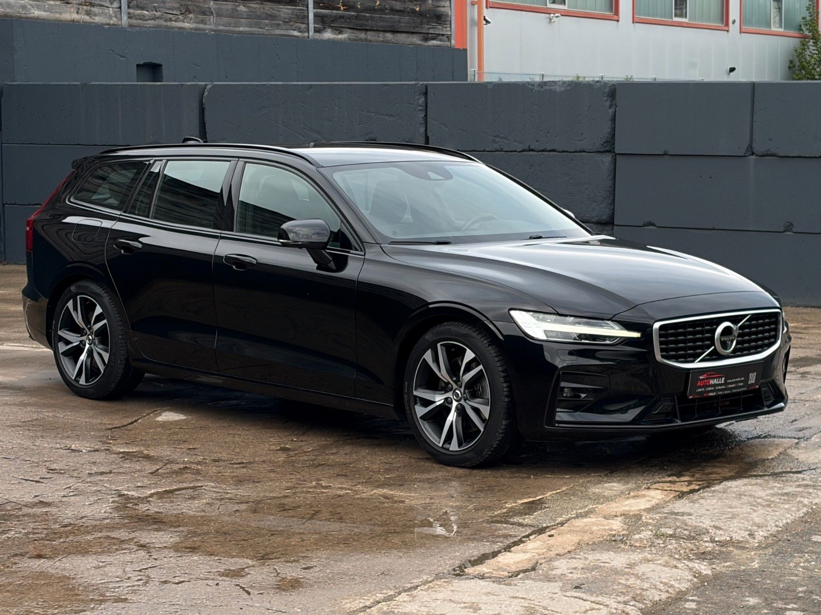 Fahrzeugabbildung Volvo V60 AWD R-Design ACC ProH&K 360° LED CarPl. Memo