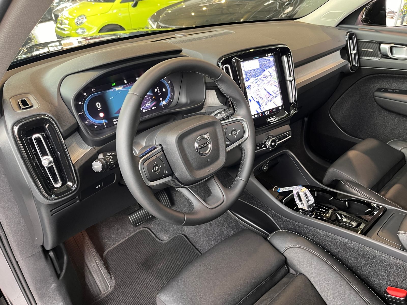 Fahrzeugabbildung Volvo XC40 Ultra Dark PANO AHK 21" 360° KAM