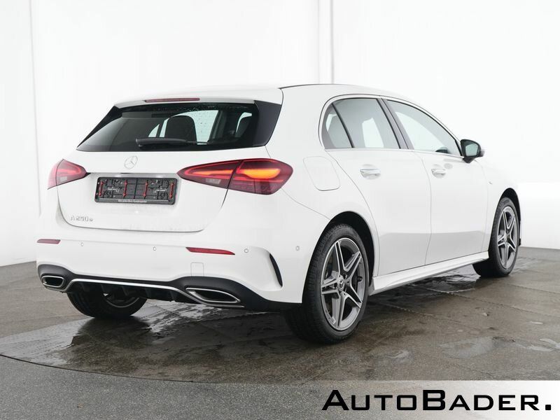 Mercedes-Benz A 250 e AMG Advanced+ MBeam PRE-SAFE® RFK KeylGO imagem 2