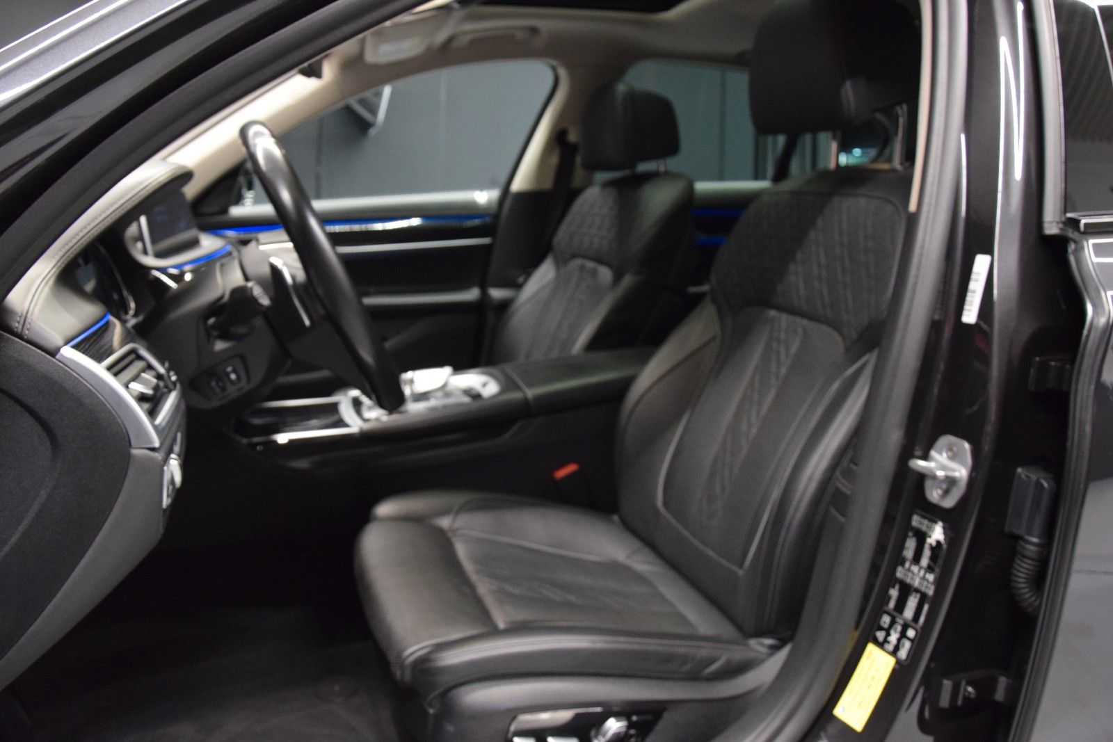 Fahrzeugabbildung BMW 750 d xDrive HuD Leder ACC Massage H&k Laser Kam