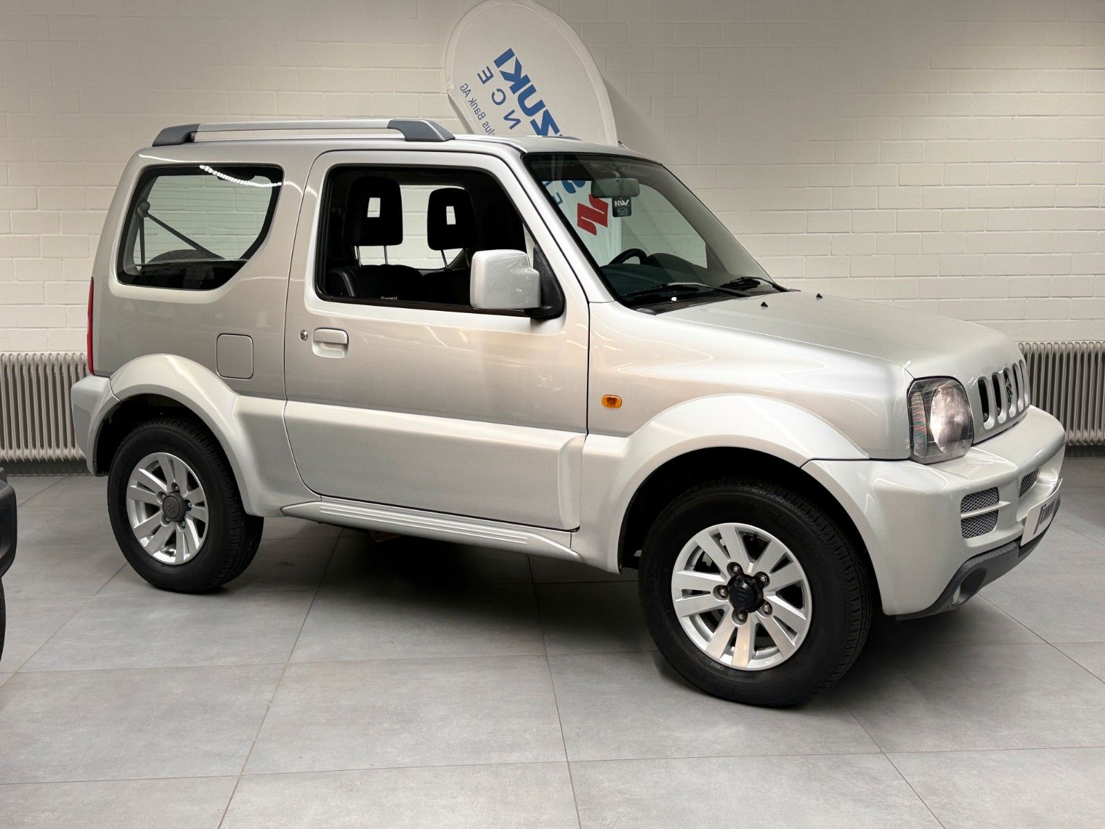Fahrzeugabbildung Suzuki Jimny 1.3 4WD Style  / Sitzheizung