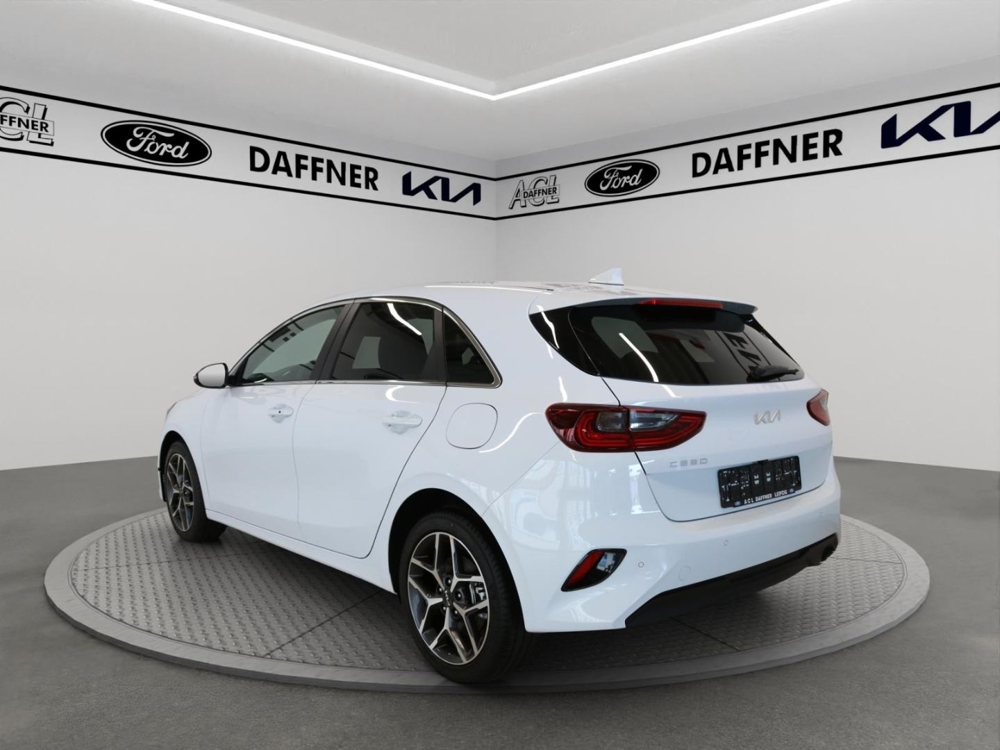 Fahrzeugabbildung Kia Ceed Ultimate Kamera Navi Style-Paket SHZ LED