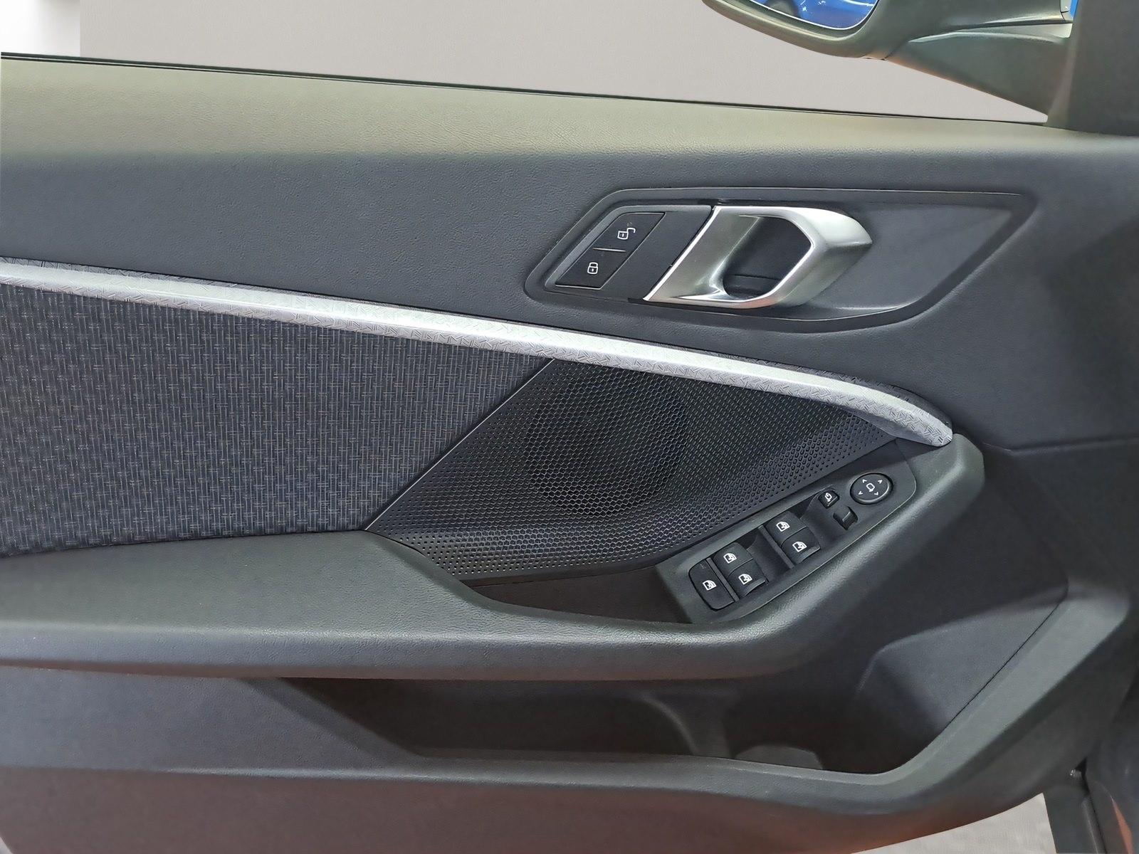 BMW 118i LiveCockpitProf PDC LED Sitzheizung