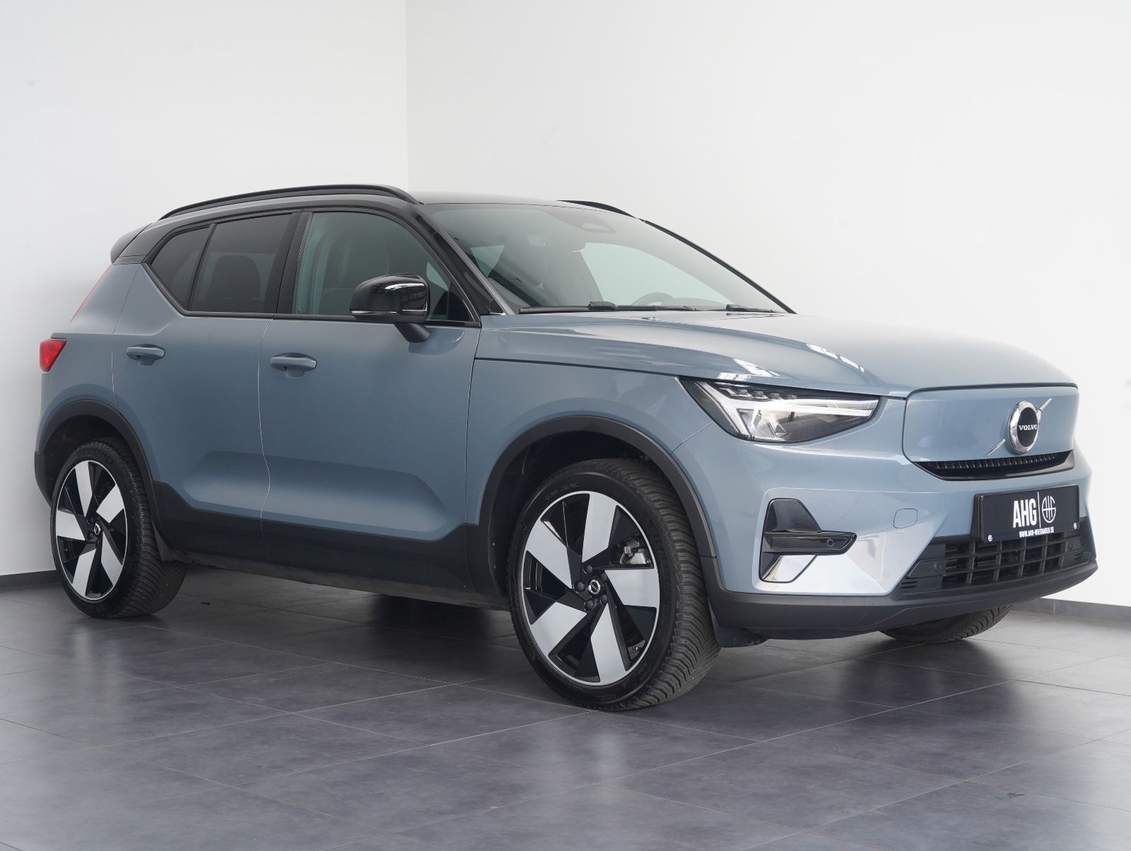 Fahrzeugabbildung Volvo XC40 Core Recharge Pure Electric AWD