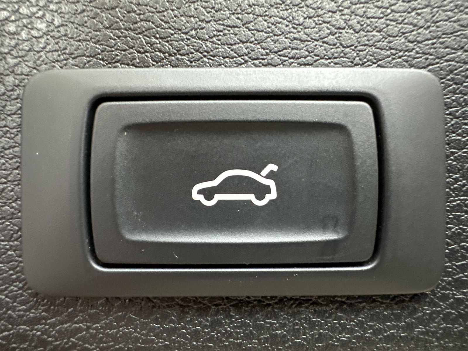 Fahrzeugabbildung Audi Q3 SpB 40 TDI Qu S-Line NAV+MATRIX+KAM+V-COCKPIT