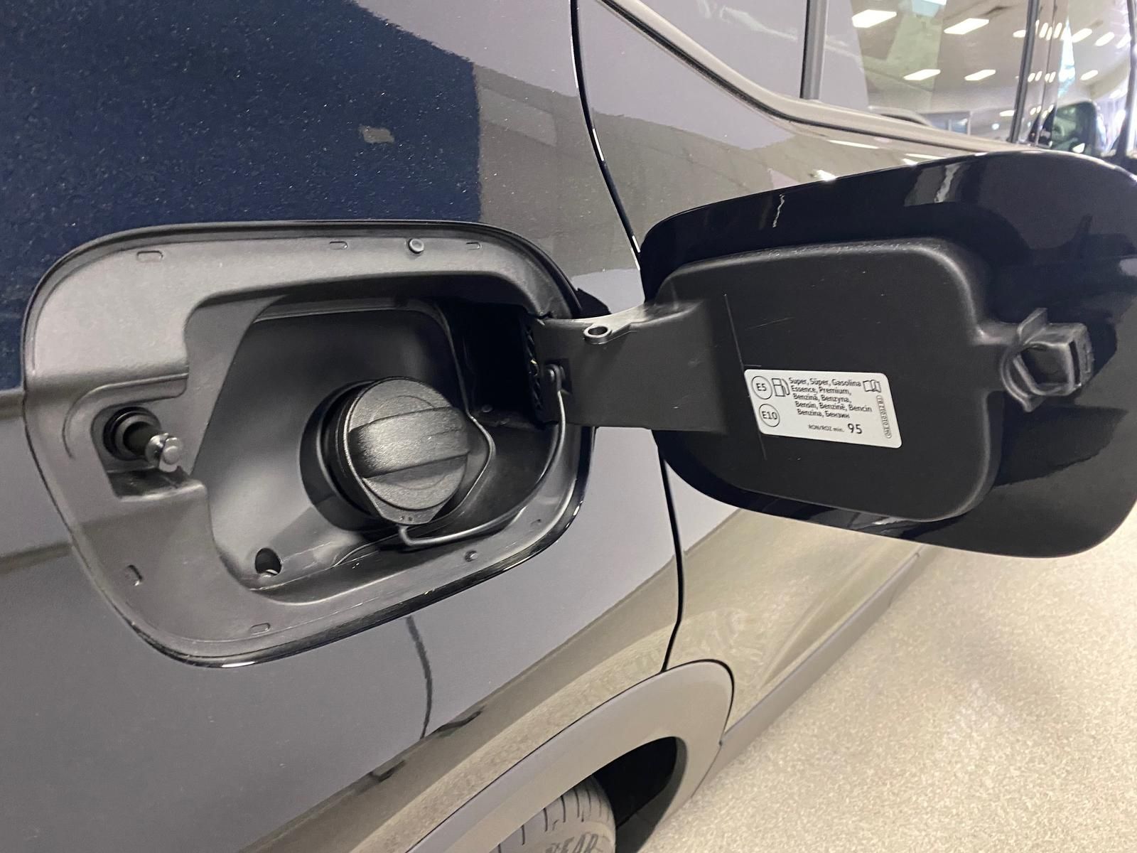 Fahrzeugabbildung Volkswagen T-Cross 1.0 TSI DSG Life+AHK+KAMERA+PDC vo+hi+BC