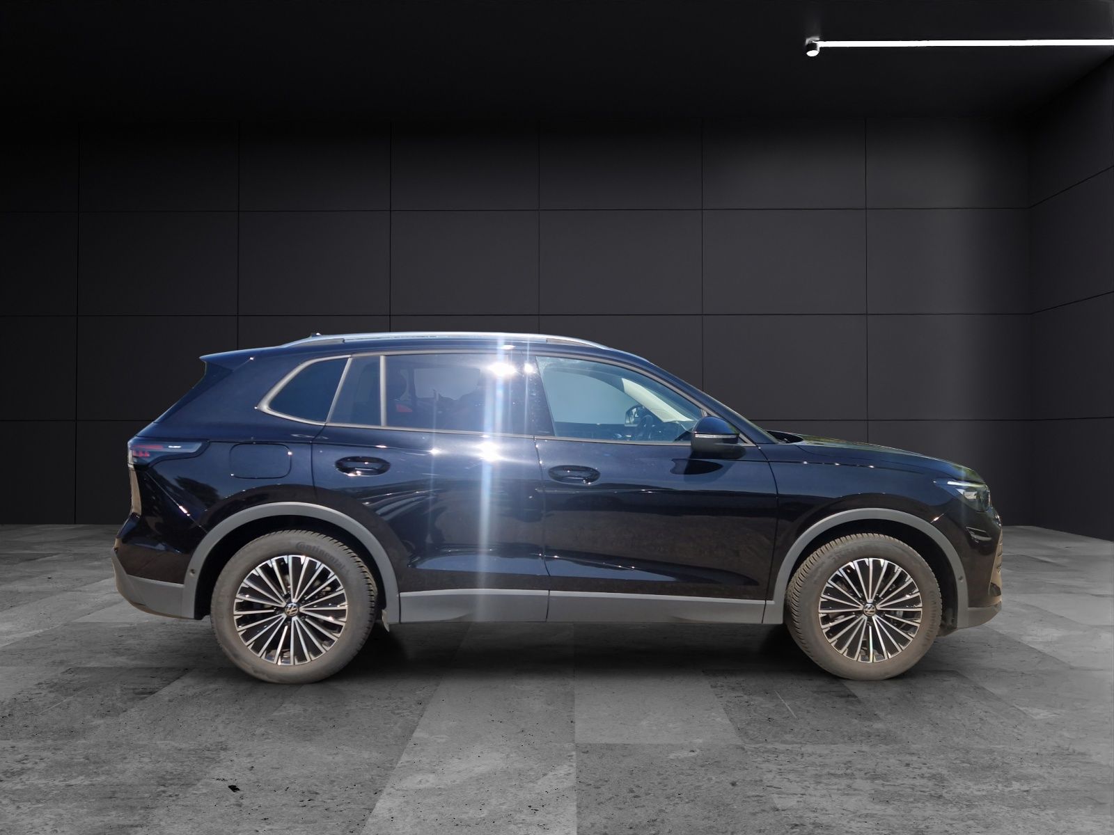 Fahrzeugabbildung Volkswagen Tiguan 2.0 TDI Life DSG LED+ ACC AHK SHZ LRHzg W