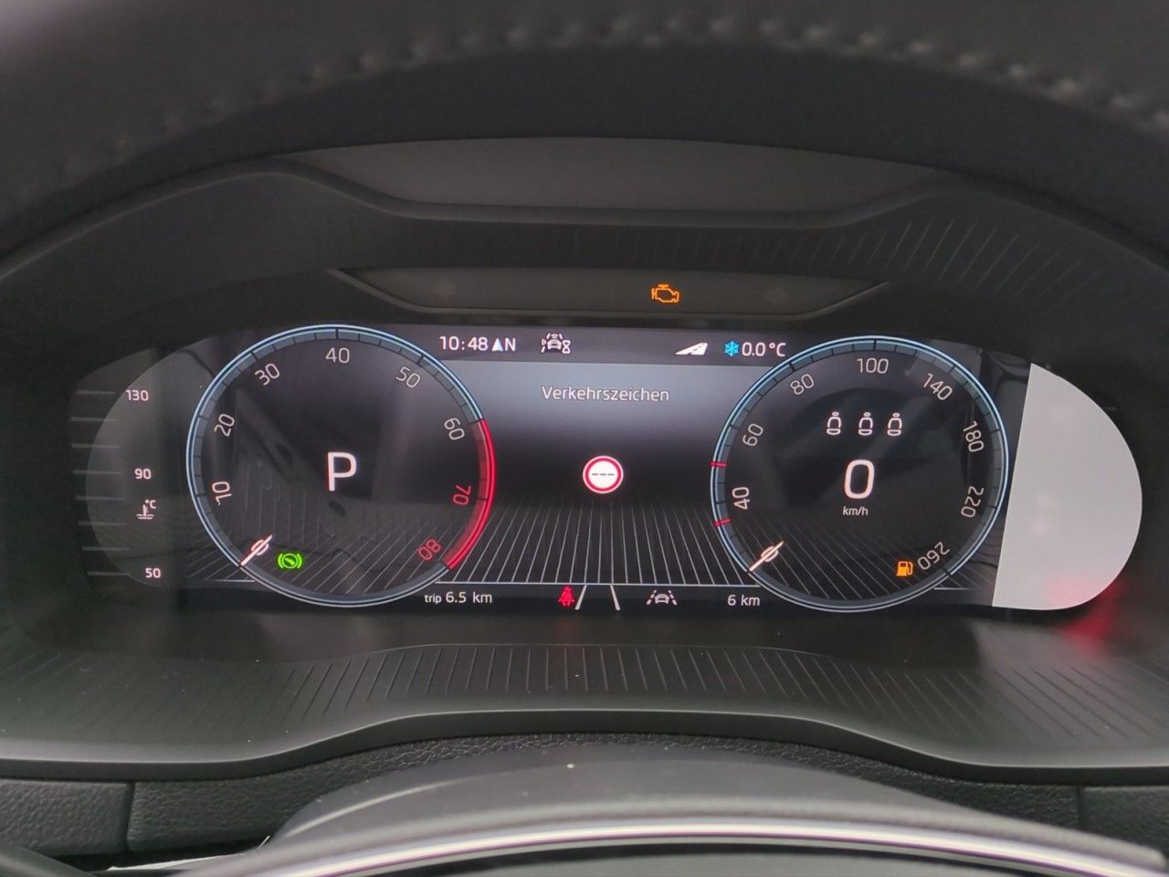 Fahrzeugabbildung SKODA Karoq Selection Style TSI DSG - AHK, Navi, uvm.