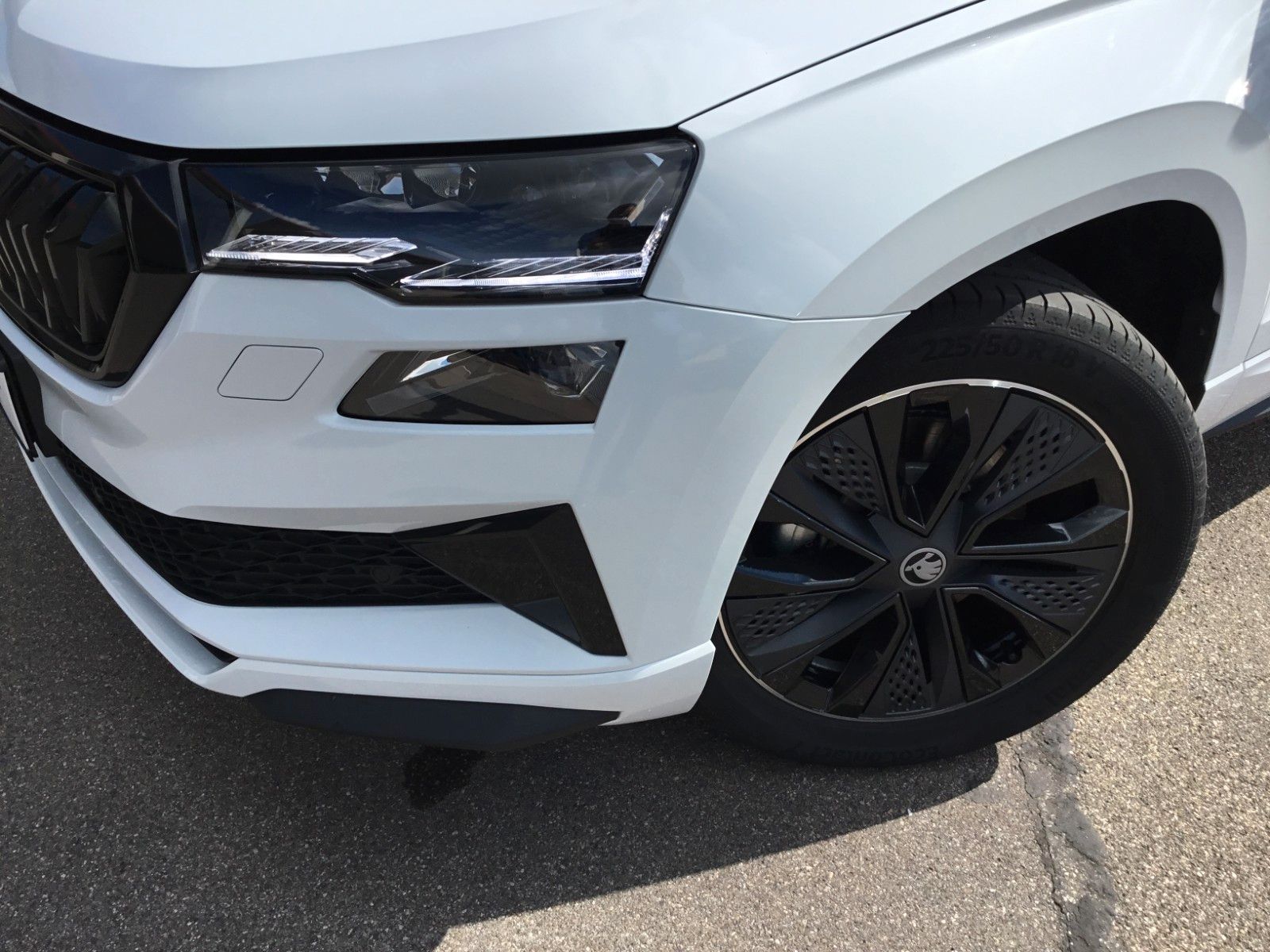 Fahrzeugabbildung SKODA Karoq 2.0l TSI DSG 4x4 Sportline+AHK+Matrix+Pano