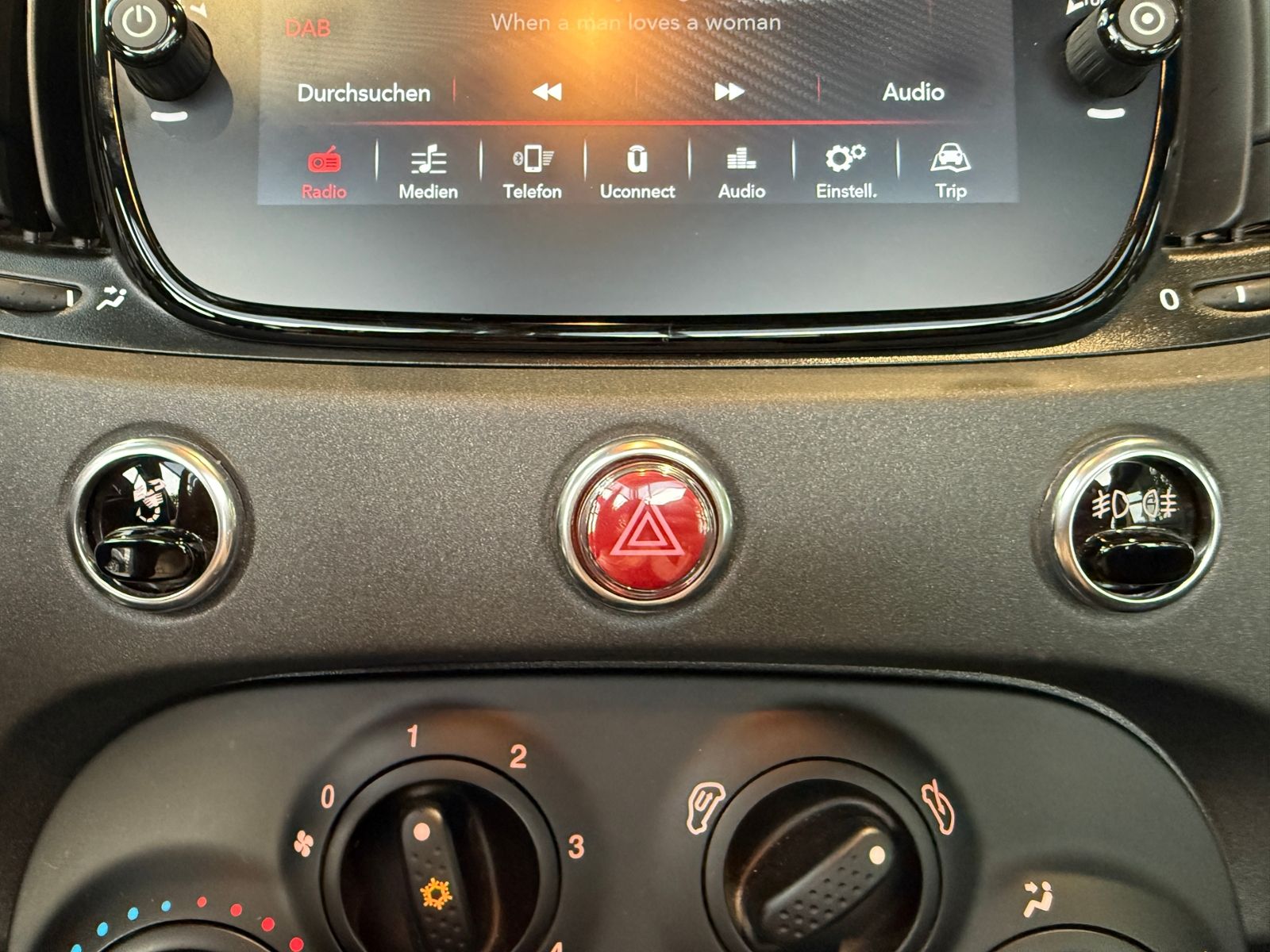 Fahrzeugabbildung Abarth 695C SABELT BREMBO RED-Paket CarPlay