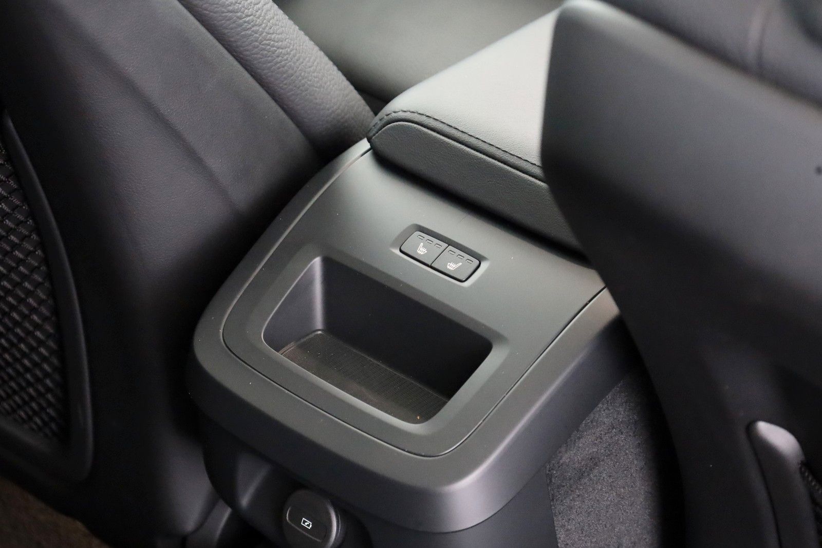 Fahrzeugabbildung Volvo V60 Kombi Plus Bright Leder,Navi,LED,PanDach,ACC