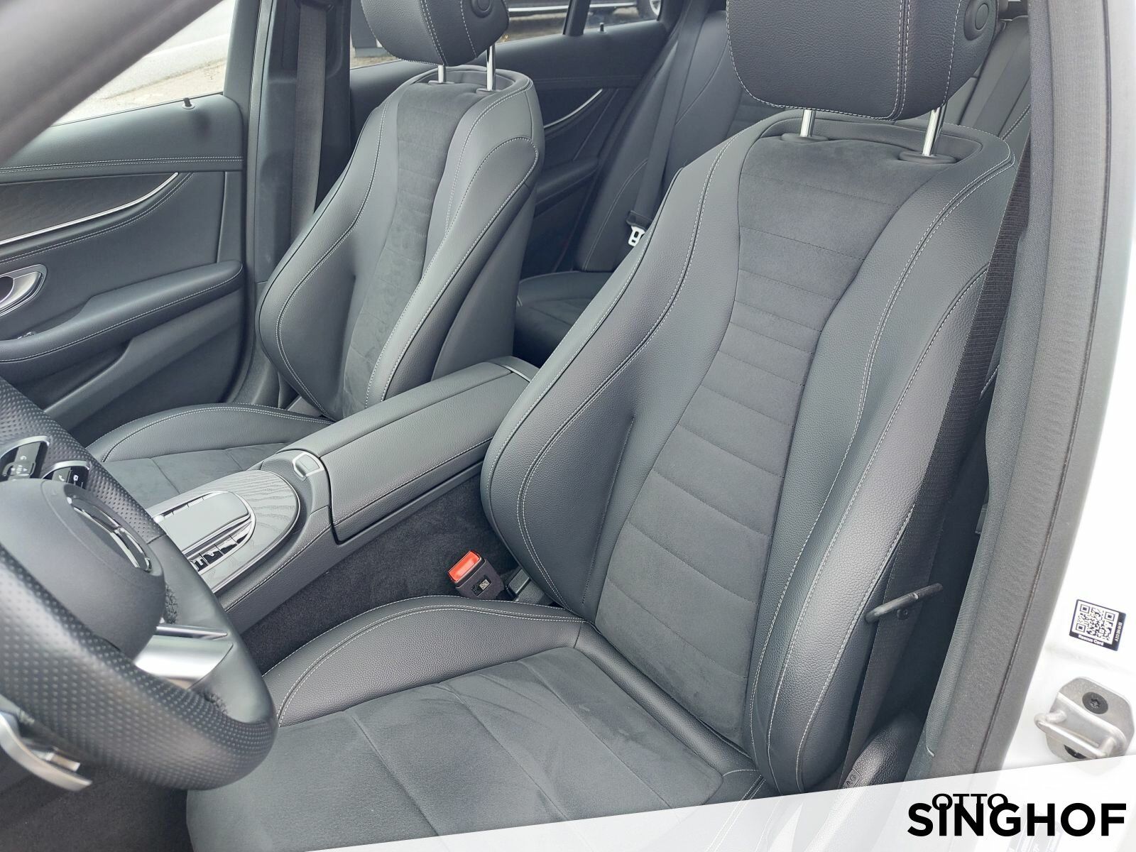 Fahrzeugabbildung Mercedes-Benz E 220 d T 4matic AMG Pano+AHK+Airmatic+dynam.LED