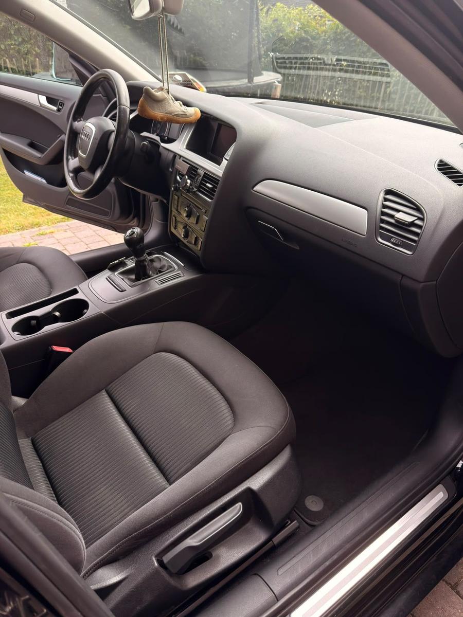 Audi A4 2010 — photo 13