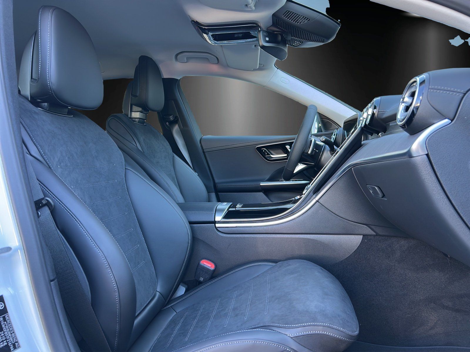 Fahrzeugabbildung Mercedes-Benz C 220 d 4M T AMG 360° AHK DigLight Keyless