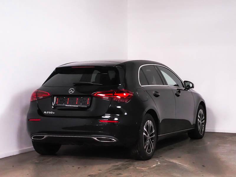 Mercedes-Benz A 250 e mit EQ Hybrid Technologie 360 AUT Kam.