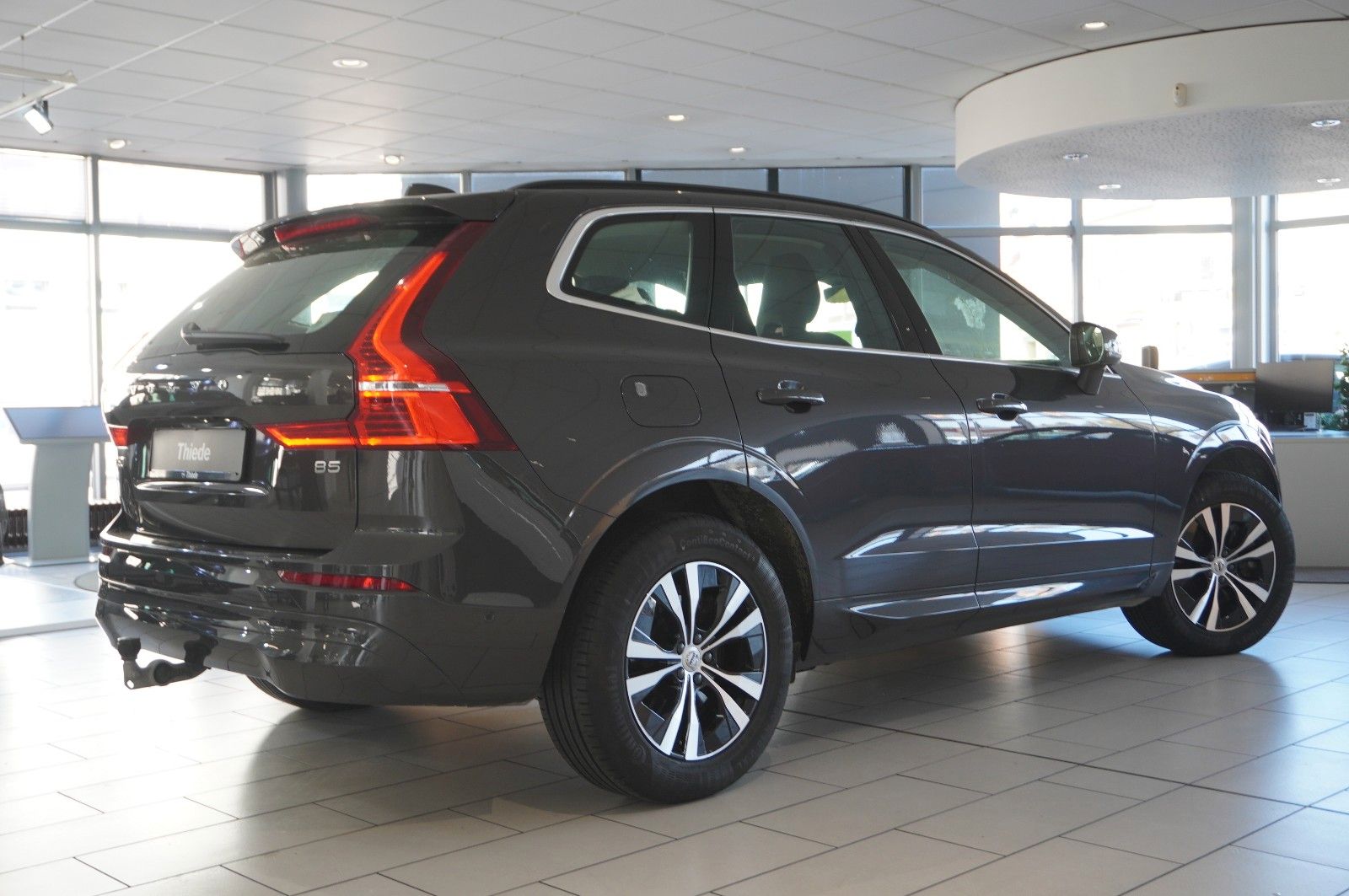 Fahrzeugabbildung Volvo XC 60 MOMENTUM PRO 2WD NAVI/LED/360°/VIRT./AHK