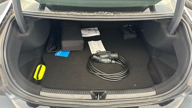 Fahrzeugabbildung Mercedes-Benz A 250 e Navi+MBUX+Spur+CarPlay+DAB