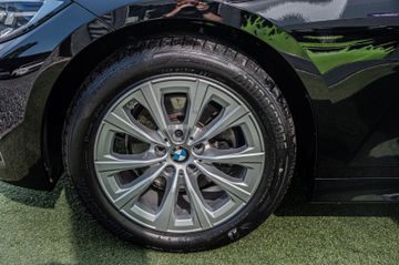 Fahrzeugabbildung BMW 320d xDrive Touring Steptronic xDrive|HEADUP|SH