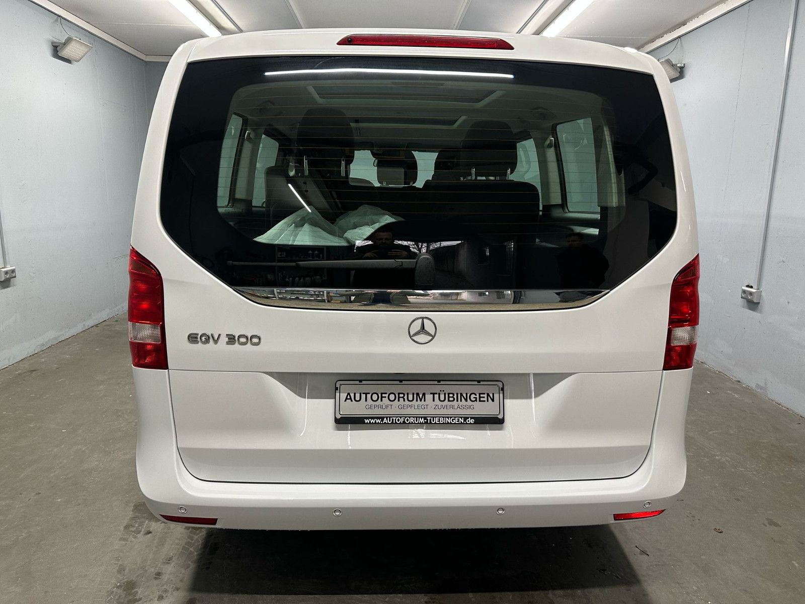 Fahrzeugabbildung Mercedes-Benz EQV 300 Lang *360°*PANO*SPURH*DISTRO* 7 SITZE