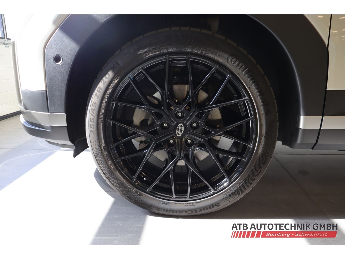 Fahrzeugabbildung Hyundai SANTA FE Intro 1.6 T-GDI Hybrid 4WD HUD Navi Mem