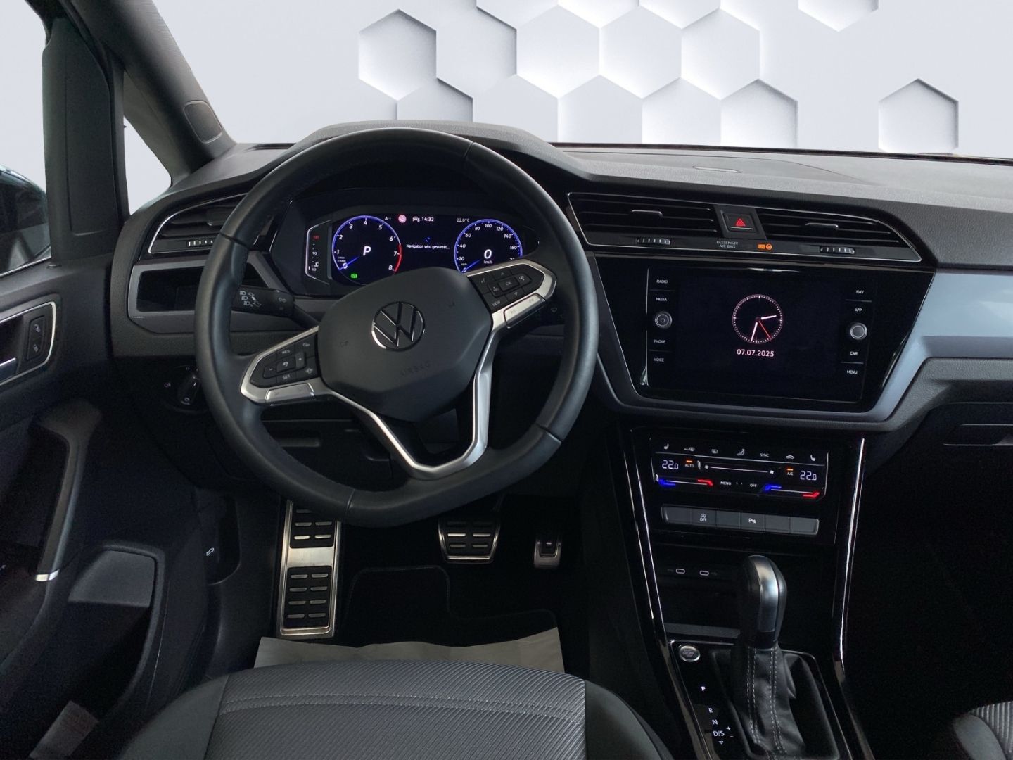 Touran Highline R-Line 1.5TSi DSG 110kW AHZV LED