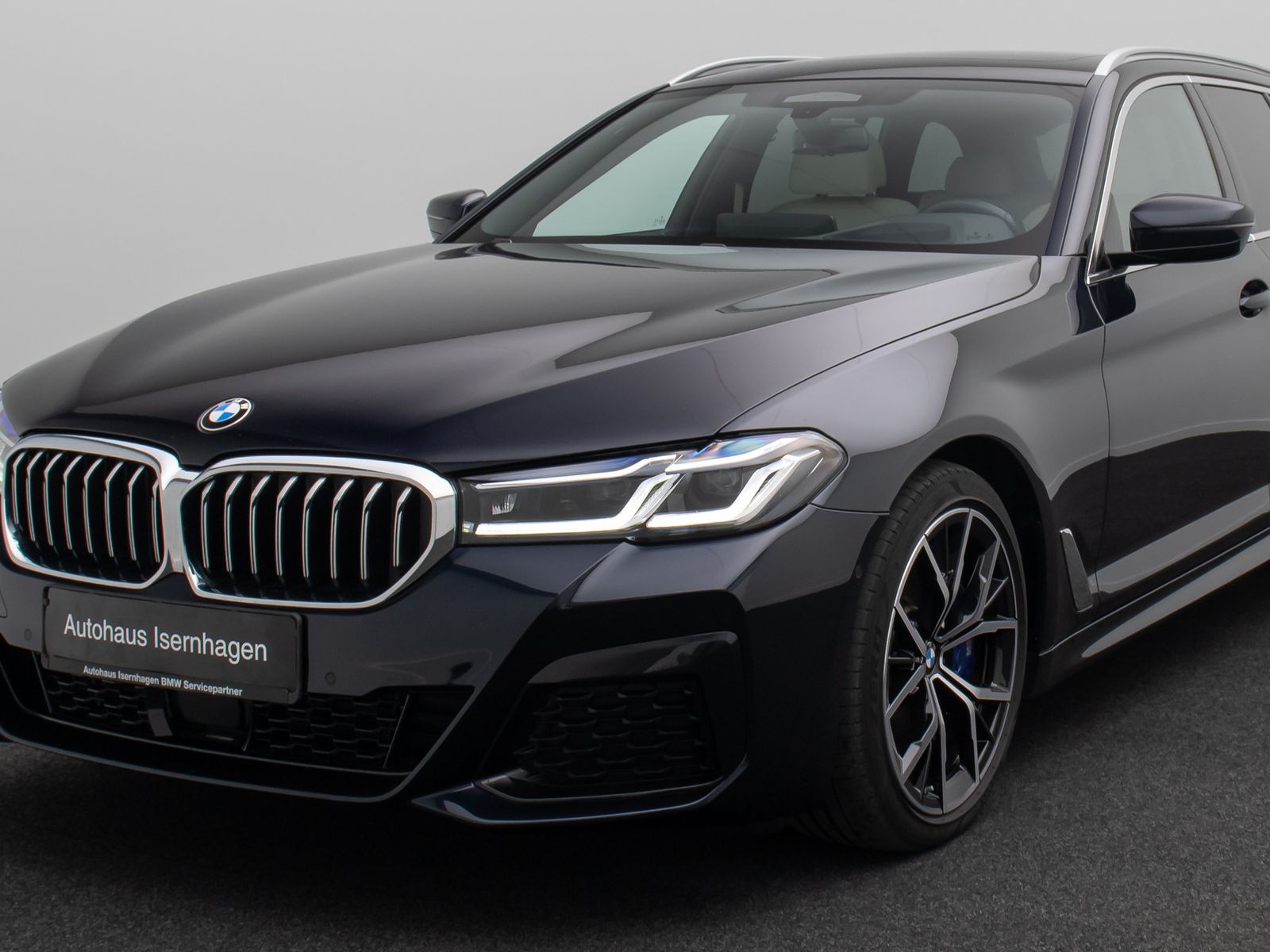 Fahrzeugabbildung BMW 530d M Sport Laser 4xKlima Panorama DAB HUD 19"