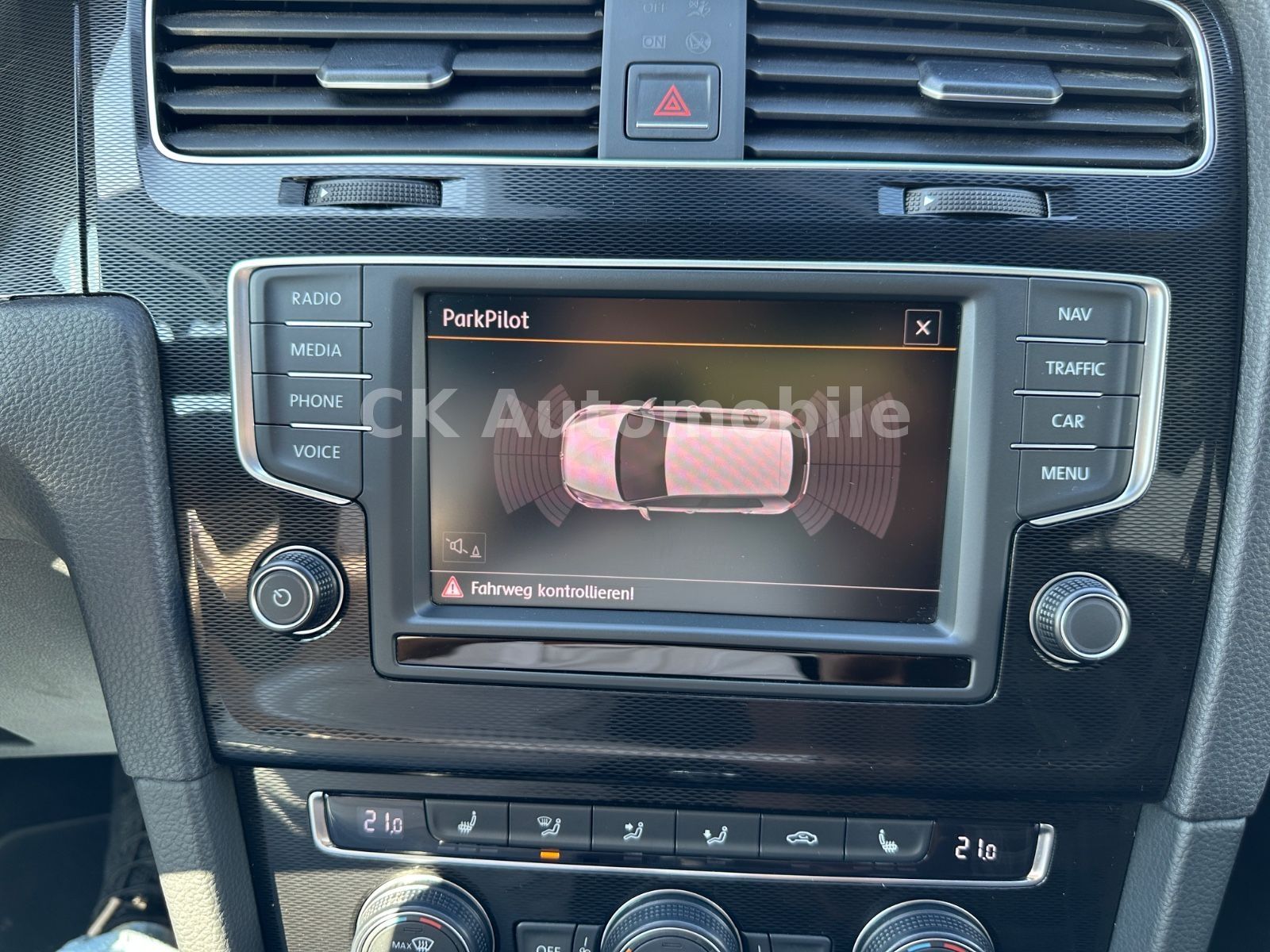 Fahrzeugabbildung Volkswagen Golf VII Lim. GTD BMT/DSG/Navi/Bi-Xenon/PDC