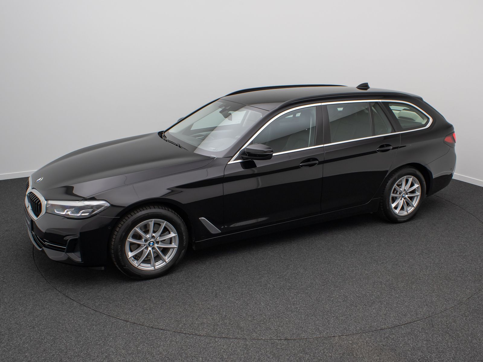 Fahrzeugabbildung BMW 520d Kamera HUD DAB Leder Alarm DisplayKey Sport