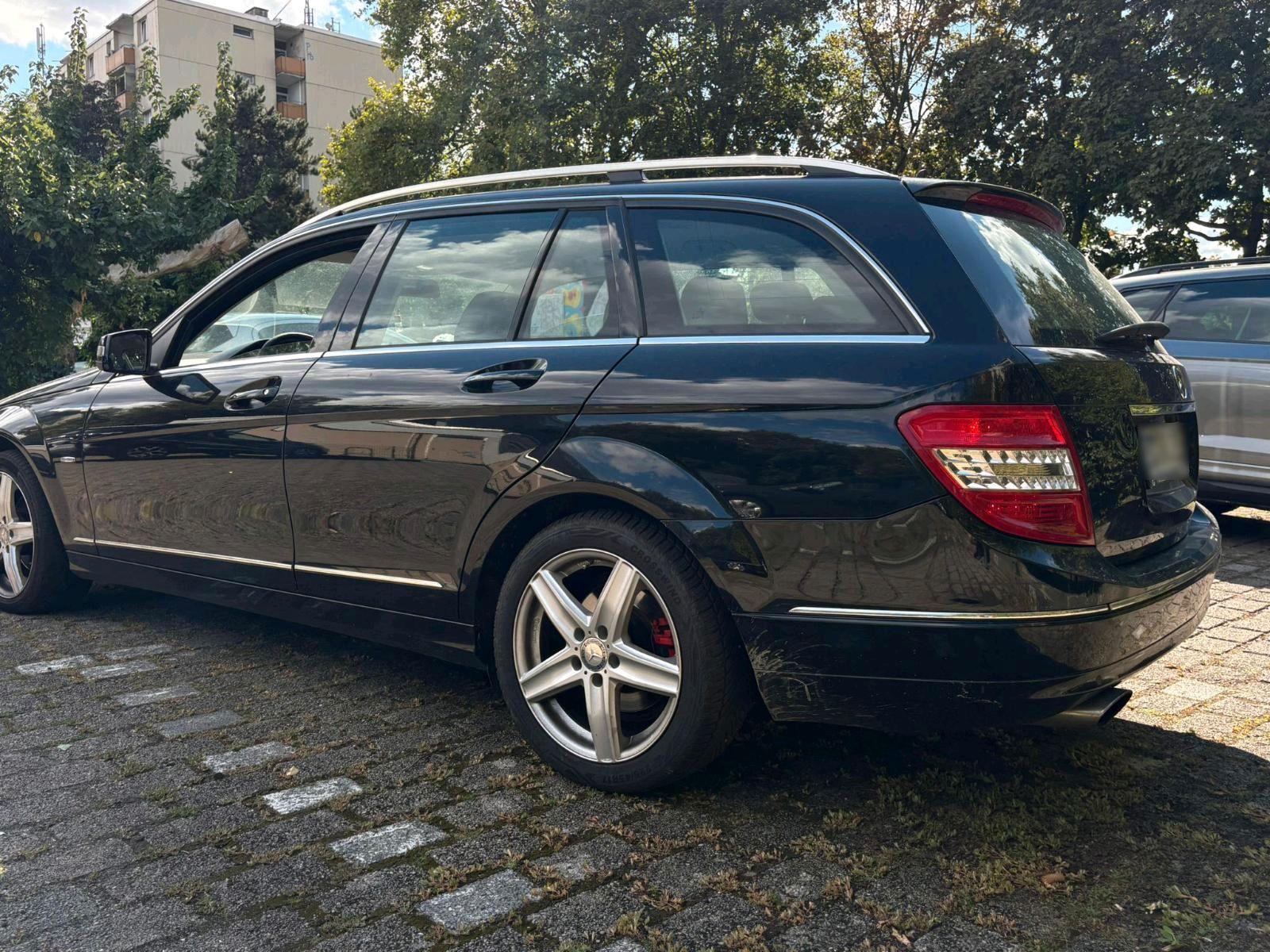 Mercedes-Benz C220 2010 — photo 11