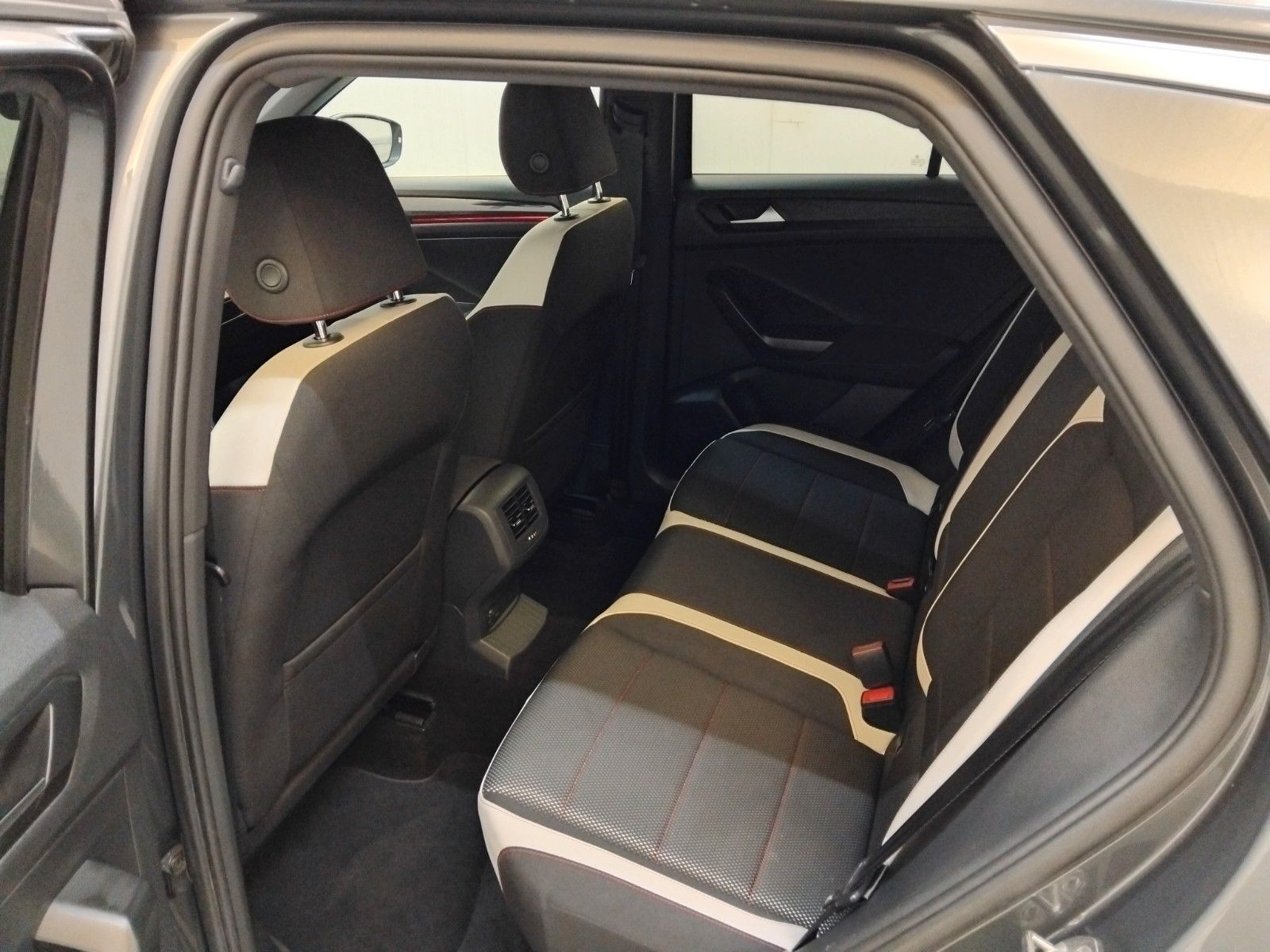 Vw T-Roc (06/2026, Benzin)