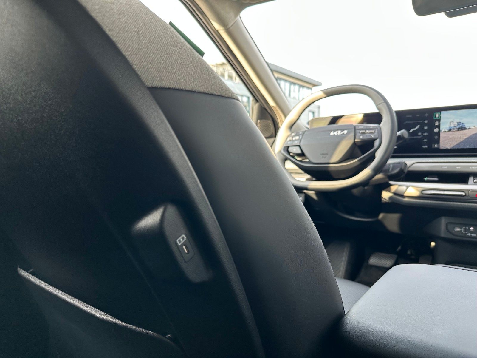 Fahrzeugabbildung Kia EV4 81 FWD EARTH UP TE WIC DWP SD