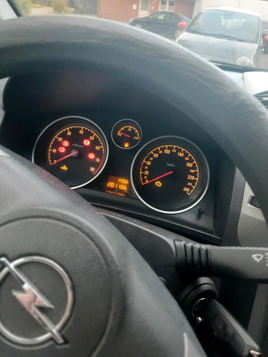 Opel Astra 2006 — interior
