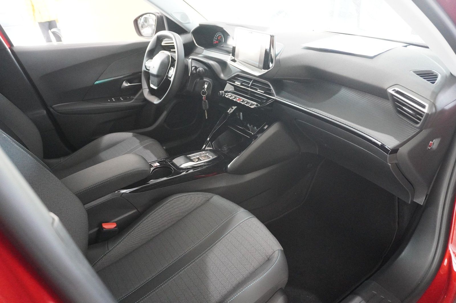Fahrzeugabbildung Peugeot 2008 1.2T ALLURE AT NAVI/LED/KAMERA/SHZ/VIRT.
