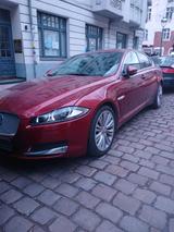 Jaguar XF-Farbe Rot-  Not Verkauf - gebrauchte Jaguar XF aus dem Jahr 2012
