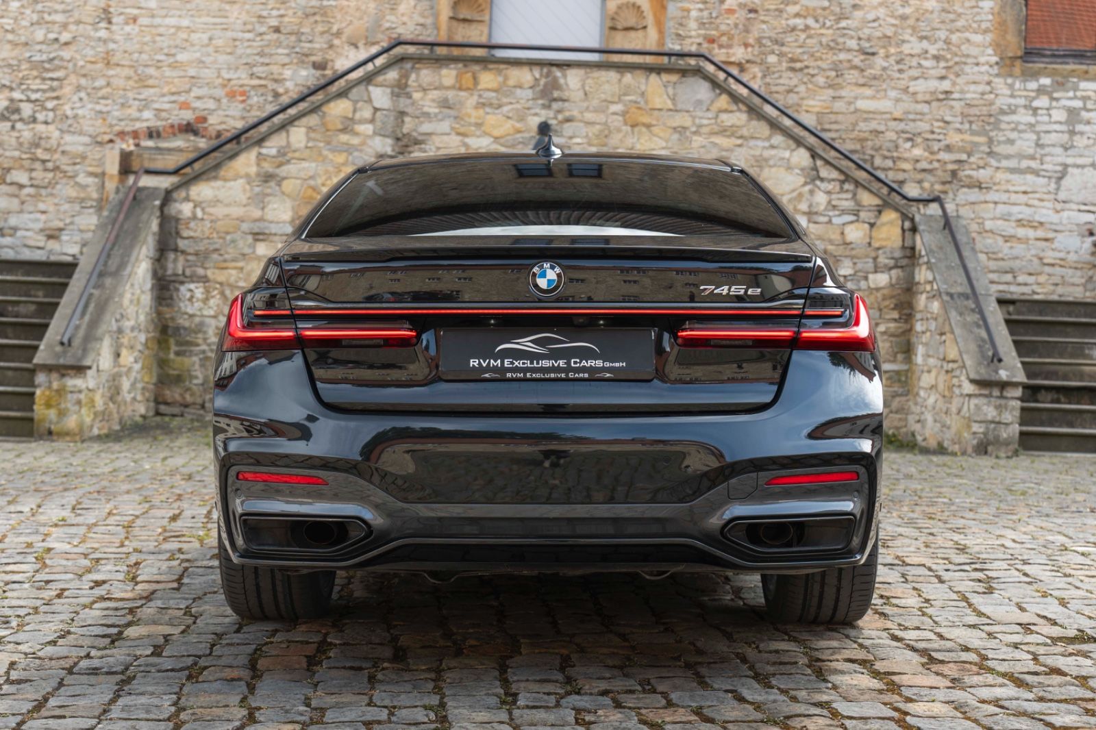 Fahrzeugabbildung BMW 745 e M SPORT H&K LASER MASSAGE PANO 360° HUD