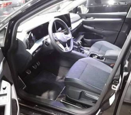 Fahrzeugabbildung Volkswagen Golf VIII Lim. 1.5 TSI Goal+LED+AHK+GJR+LHZ+NAVI