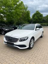 Mercedes-Benz E 220 T Kamera Distr. Pano. Burmester. Digital