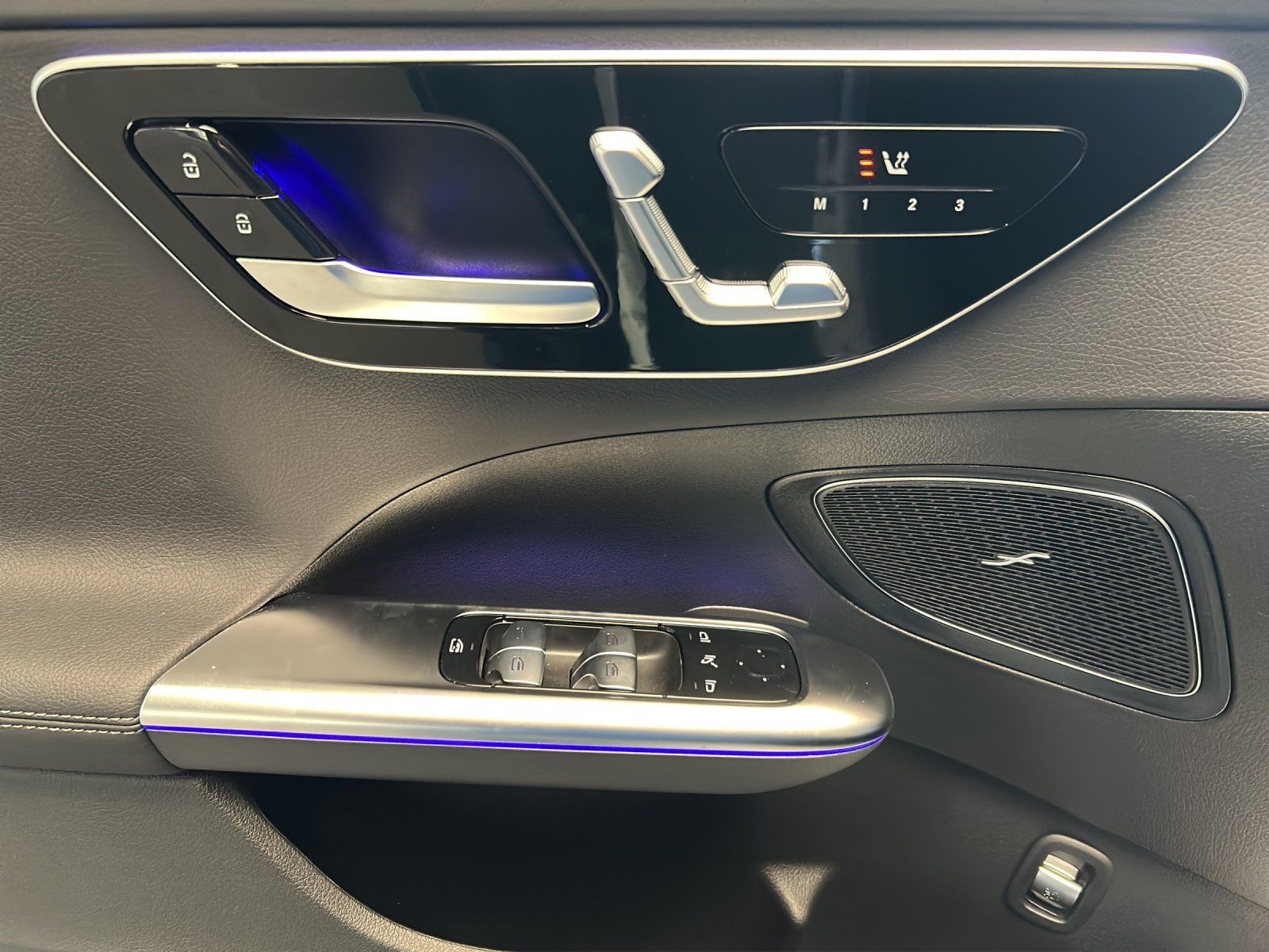 Fahrzeugabbildung Mercedes-Benz C 220 d 4M T AMG 360° AHK DigLight Keyless