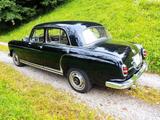 Mercedes-Benz 220s  Oldtimer - Mercedes-Benz 220 mit Benzin-Antrieb: Limousine