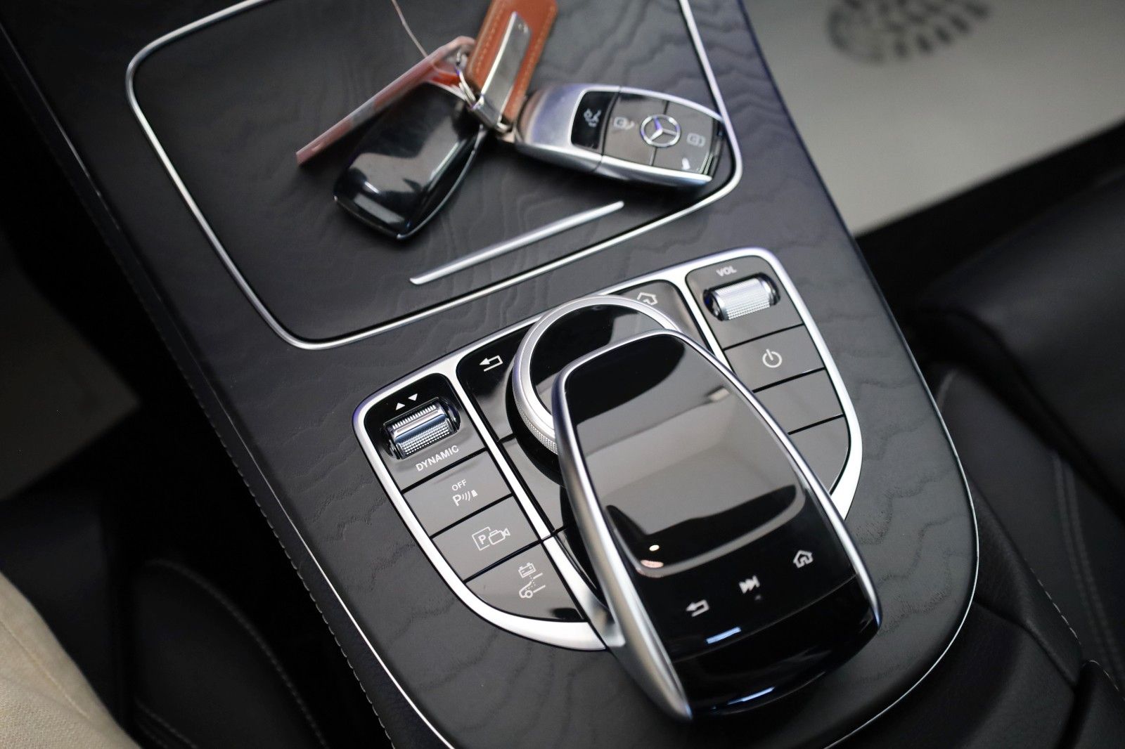 Fahrzeugabbildung Mercedes-Benz E 300de Lim. Leder,Navi,LED,Burmester,Park Paket